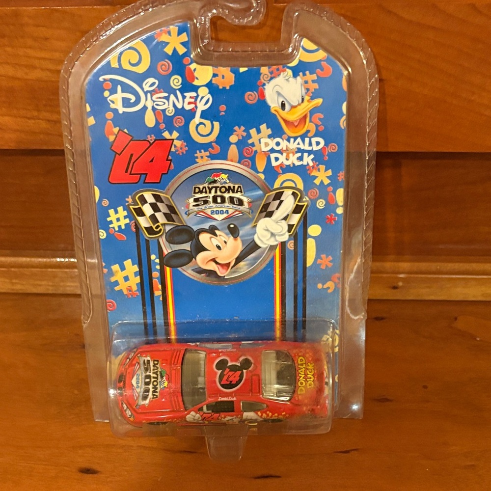 Disney Red Donald Duck L4 Die-Cast Race Car